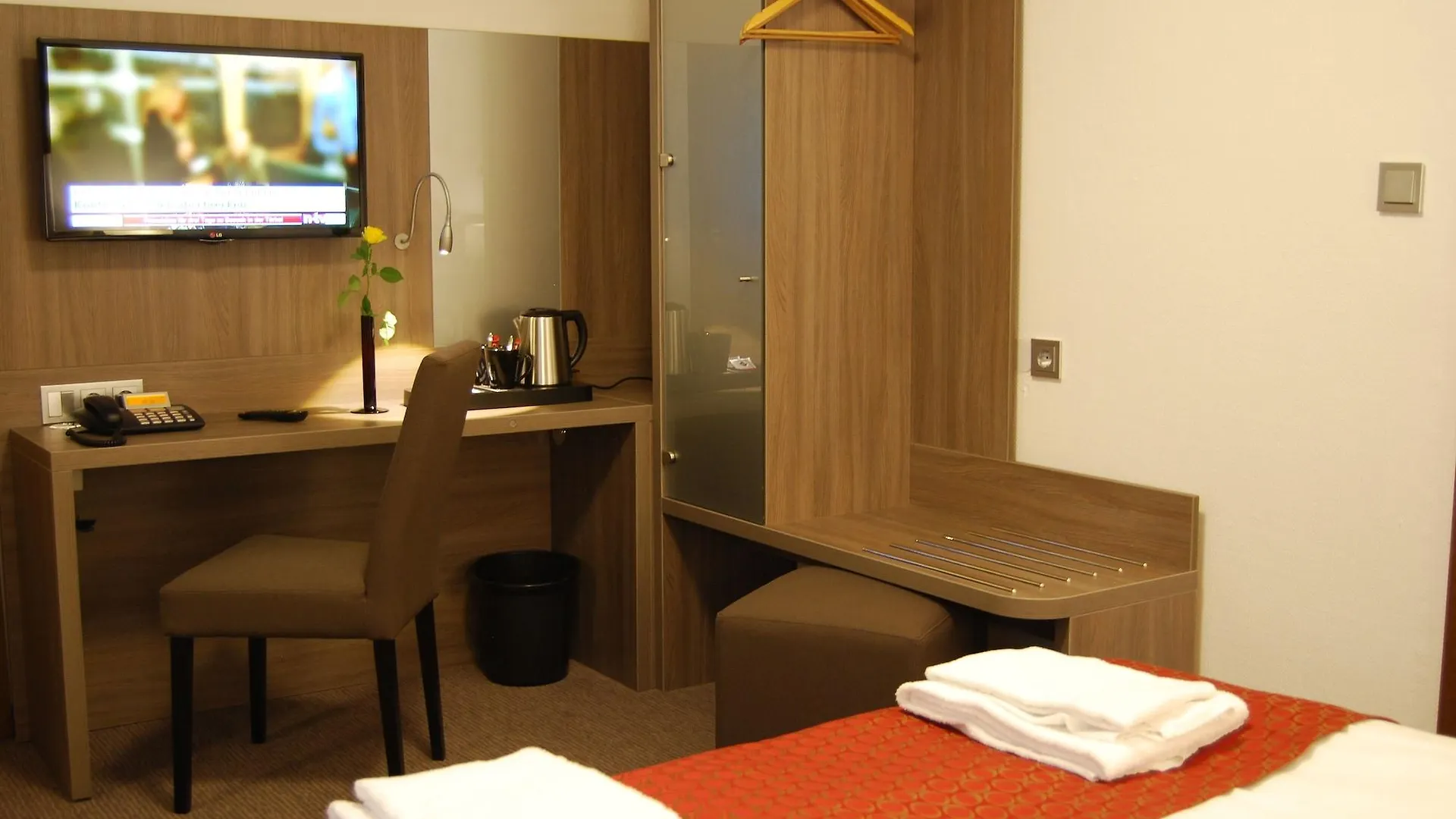Dom Hotel Am Roemerbrunnen Colonia