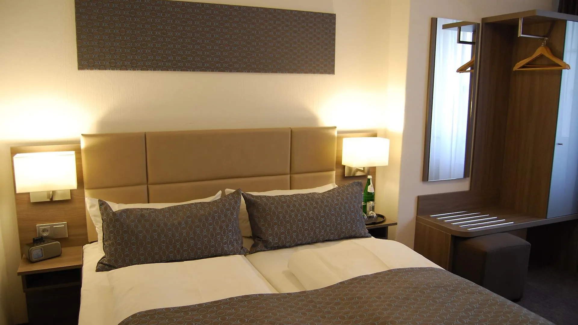 Dom Hotel Am Roemerbrunnen Κολωνία